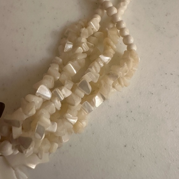 MOTHER OF PEARL - Beautiful Cluster of Leaves and Beads Vintage Necklace 18”L - Picture 8 of 10